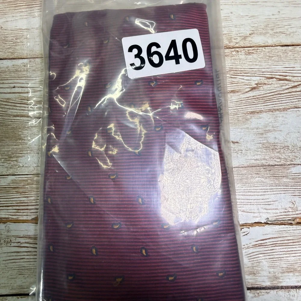 Brooks Brothers Tie Mens One Size Burgundy Silk Paisley Ribbed Made In USA